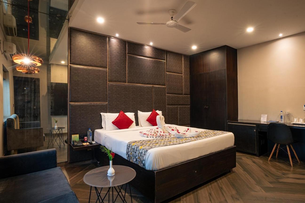 The Presidency Hotel Bhubaneswar Exterior foto