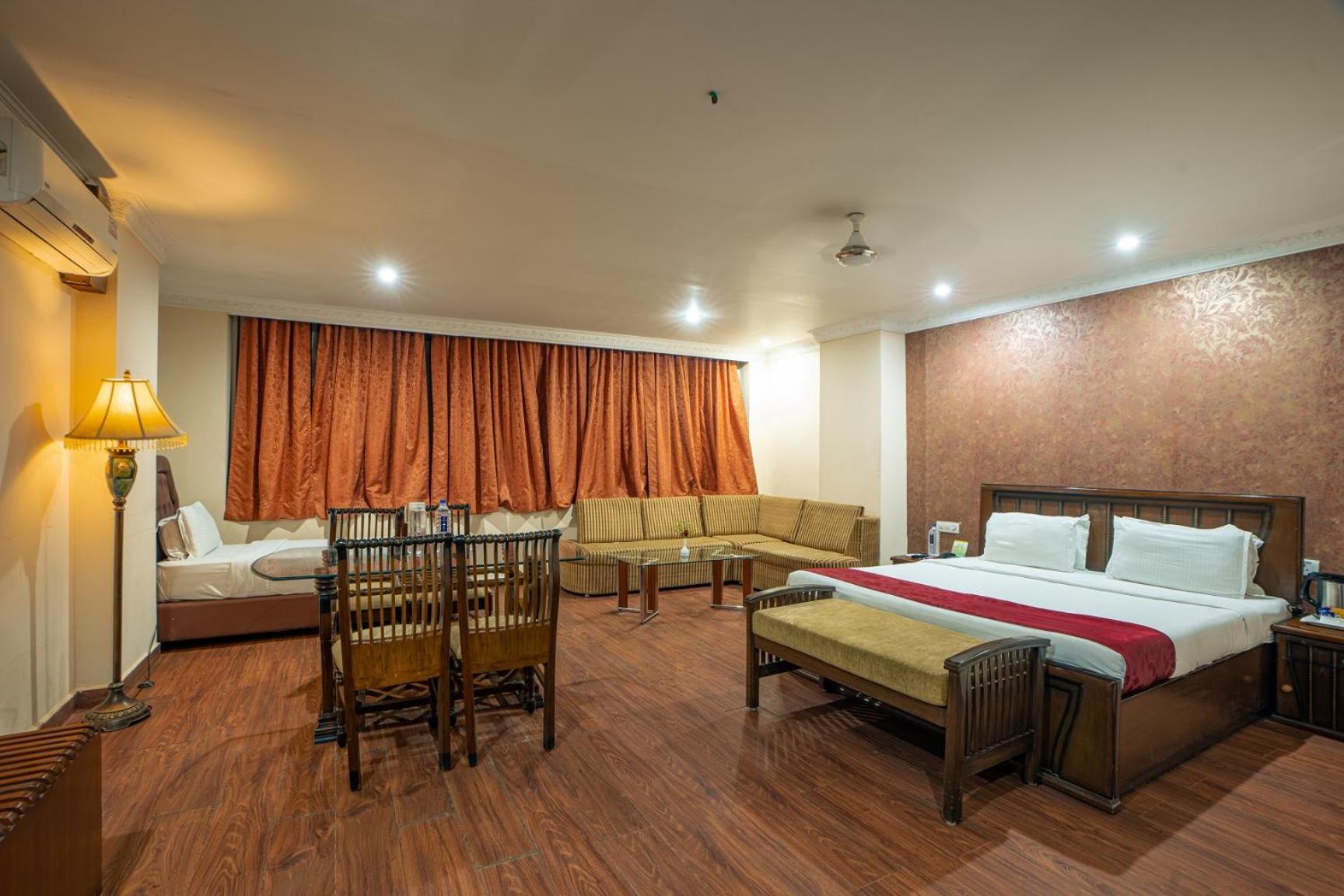 The Presidency Hotel Bhubaneswar Exterior foto