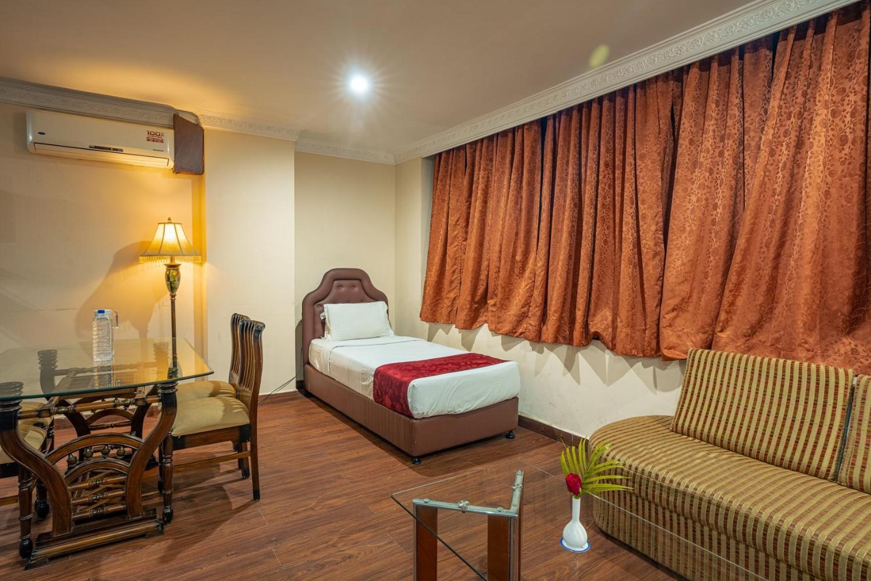The Presidency Hotel Bhubaneswar Exterior foto