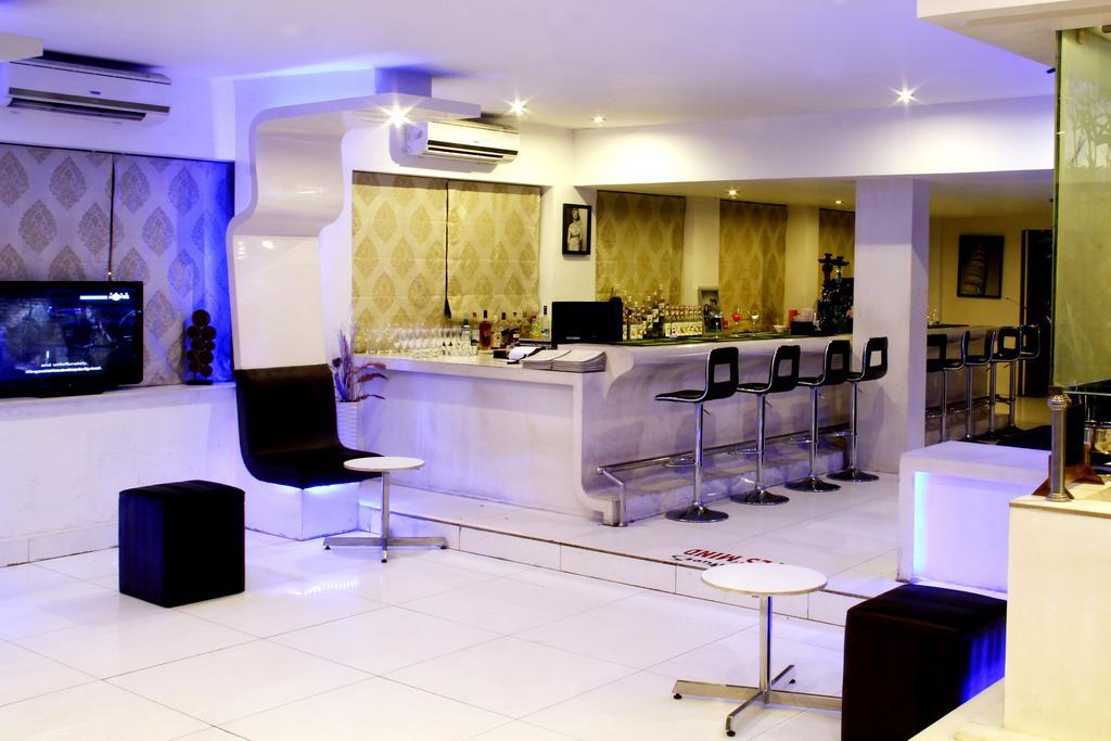 The Presidency Hotel Bhubaneswar Exterior foto